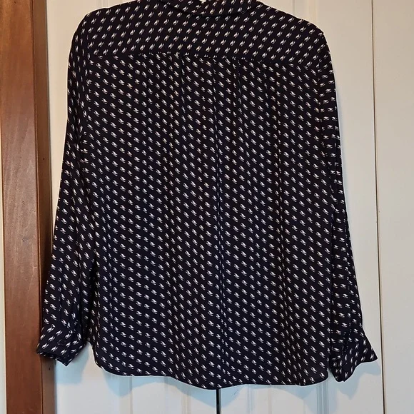 LOFT Navy and White Patterned Button Down Blouse Size LP - Picture 3 of 6